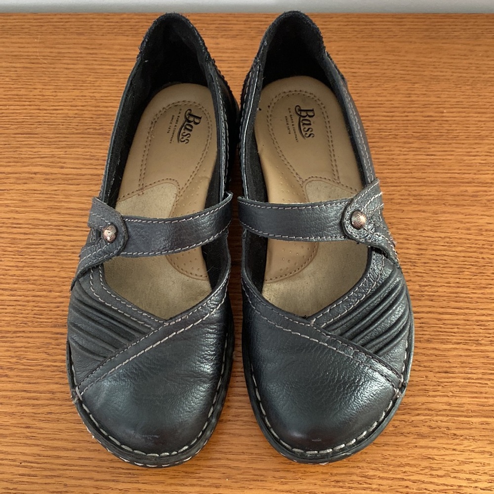 Bass Bryant Mary Jane black leather slip on shoes with white stitching. …